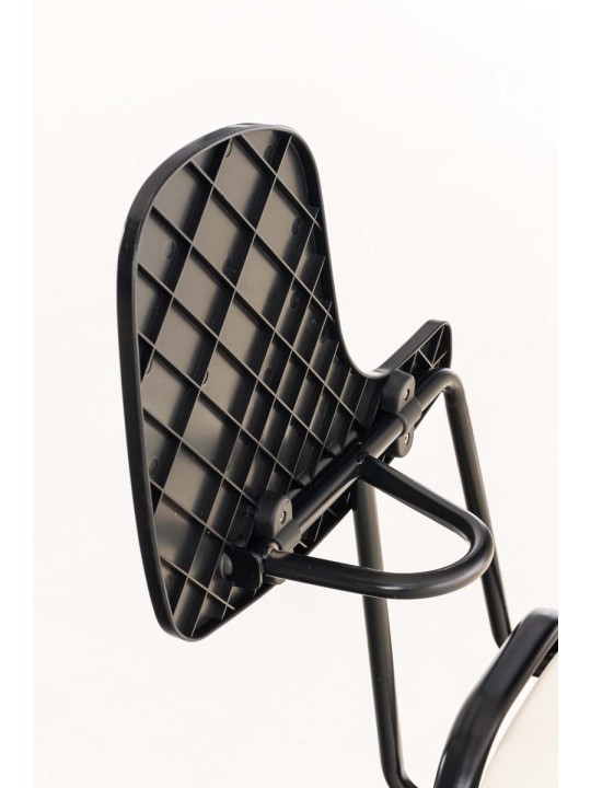 Ken-tuoli, jossa taittuva pöytä keinonahalla, kermanvärinen